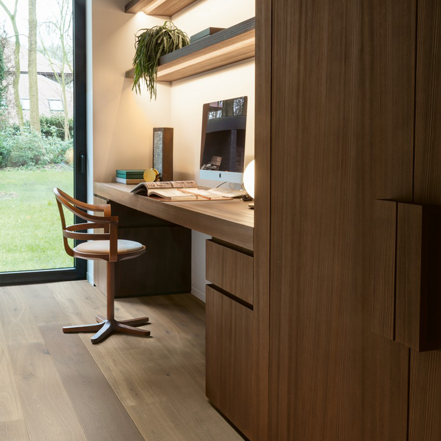 Palazzo Latte Eik Geolied Bureau Parket