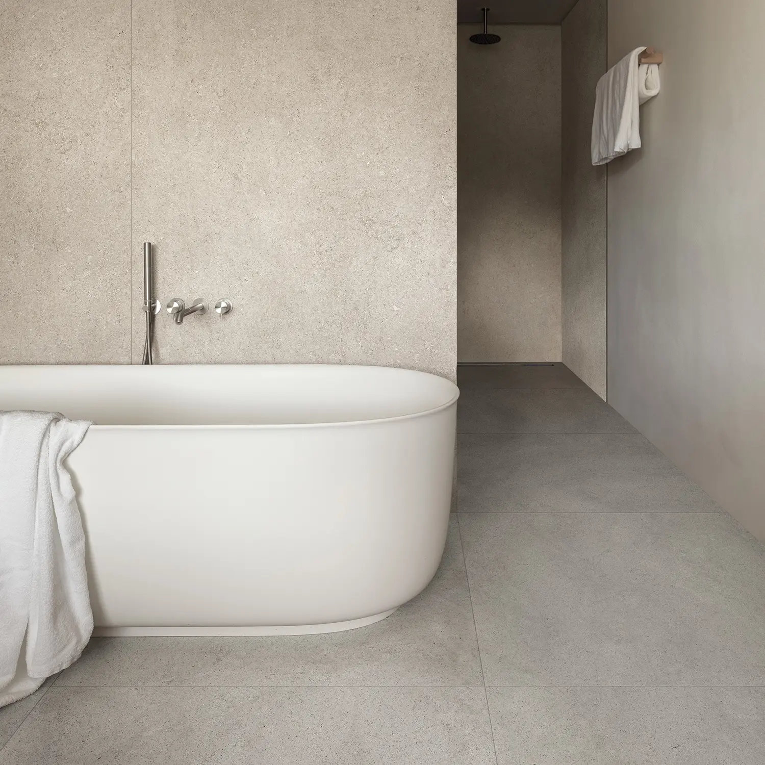 Sensi White Fossil & Grey Dust keramische stonelook tegel Badkamer