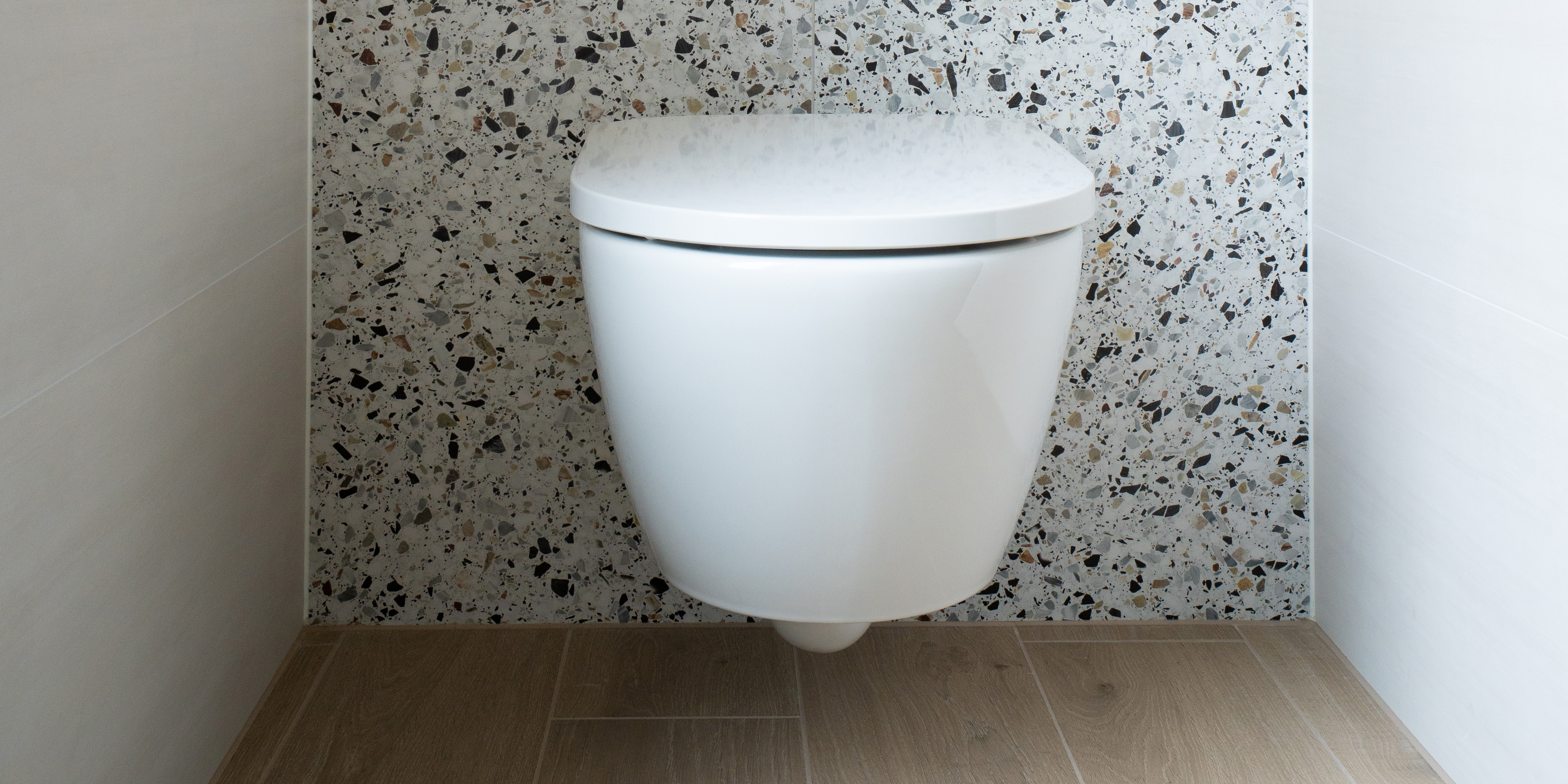 Terrazzo Rainbow Keramische Wandtegels & Ultra Natural Keramische Vloertegels Toilet