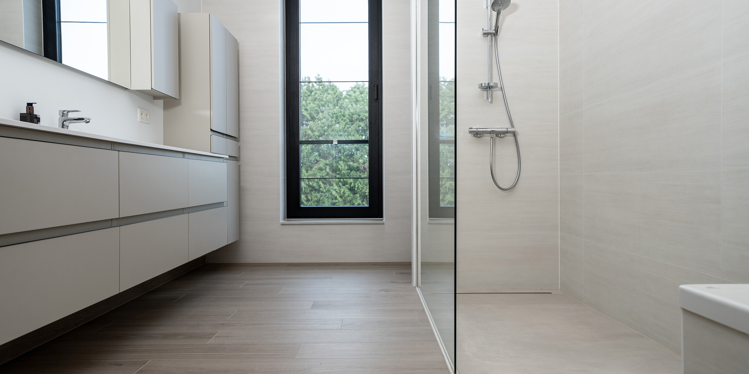 Ultra Natural Keramische Vloertegels & Rika Wandtegels Douche